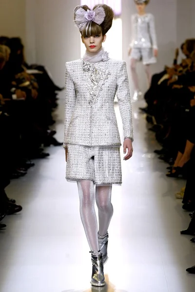 Look 18